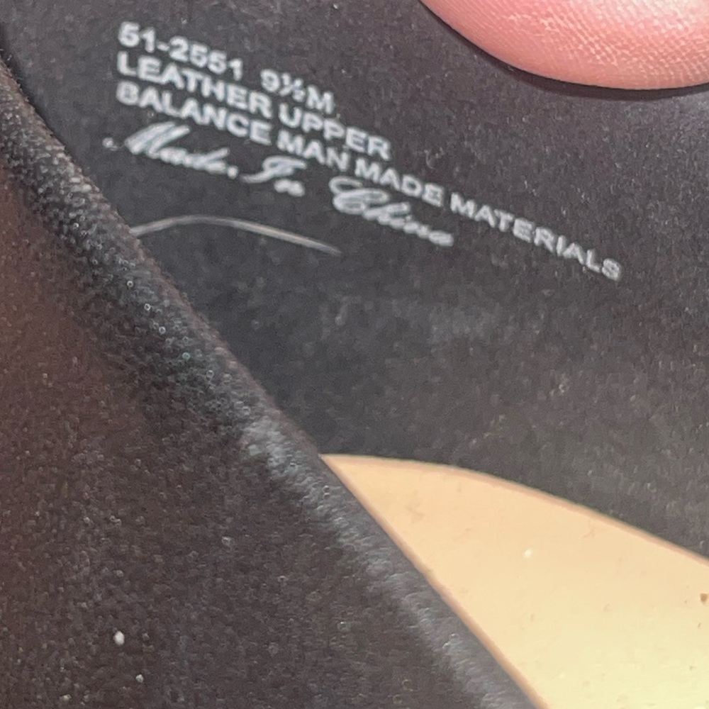 Leather slip on the Kimiko by Bella Vita. Size 9.5 GUC #51-2551 - Picture 13 of 13